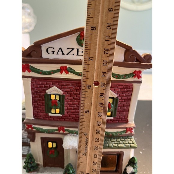 St Nicholas Square Village Gazette News Illuminates House Christmas Village IOB - Picture 9 of 16